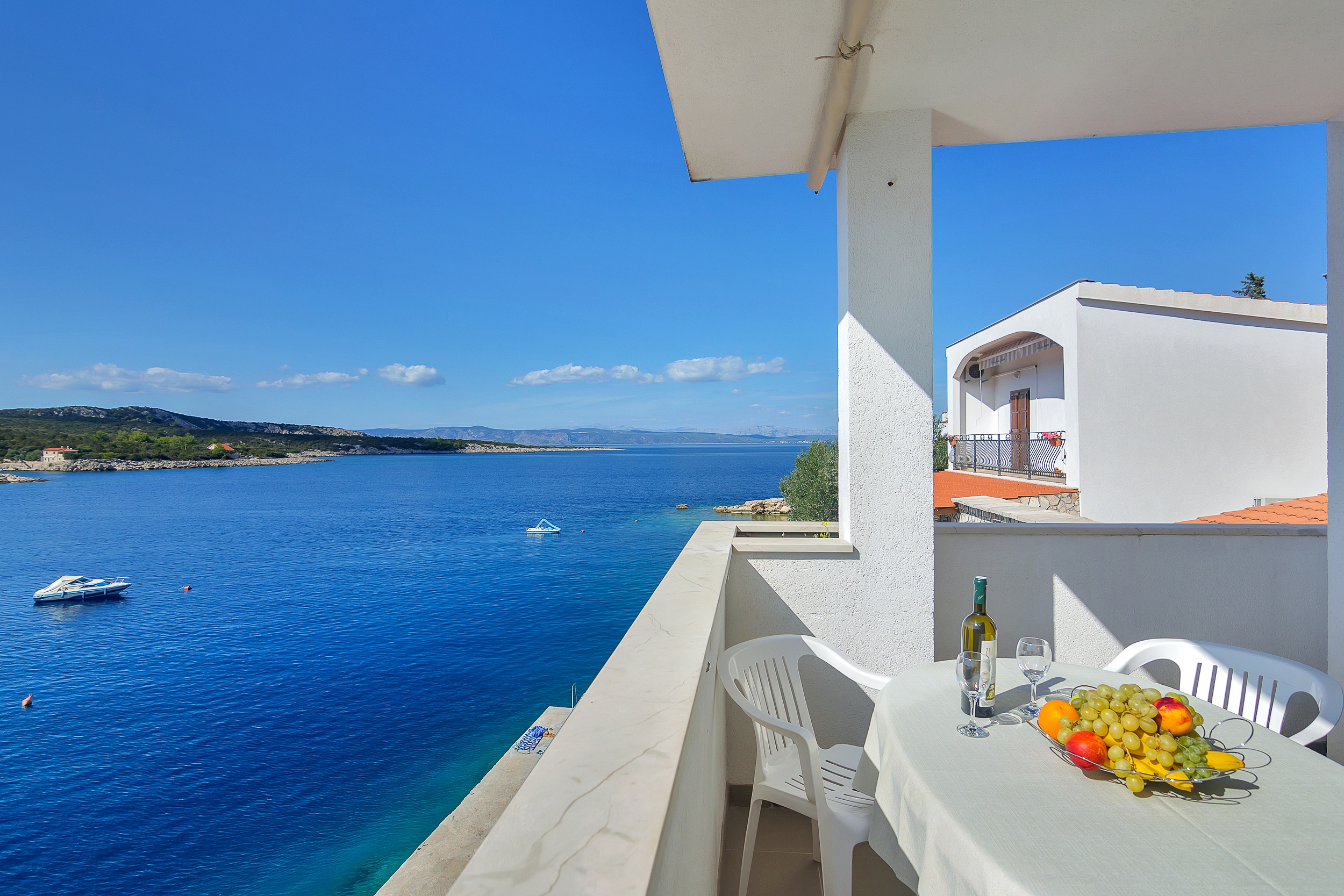 Three bedroom apartment near beach Cove Pokrivenik, Hvar  A-a