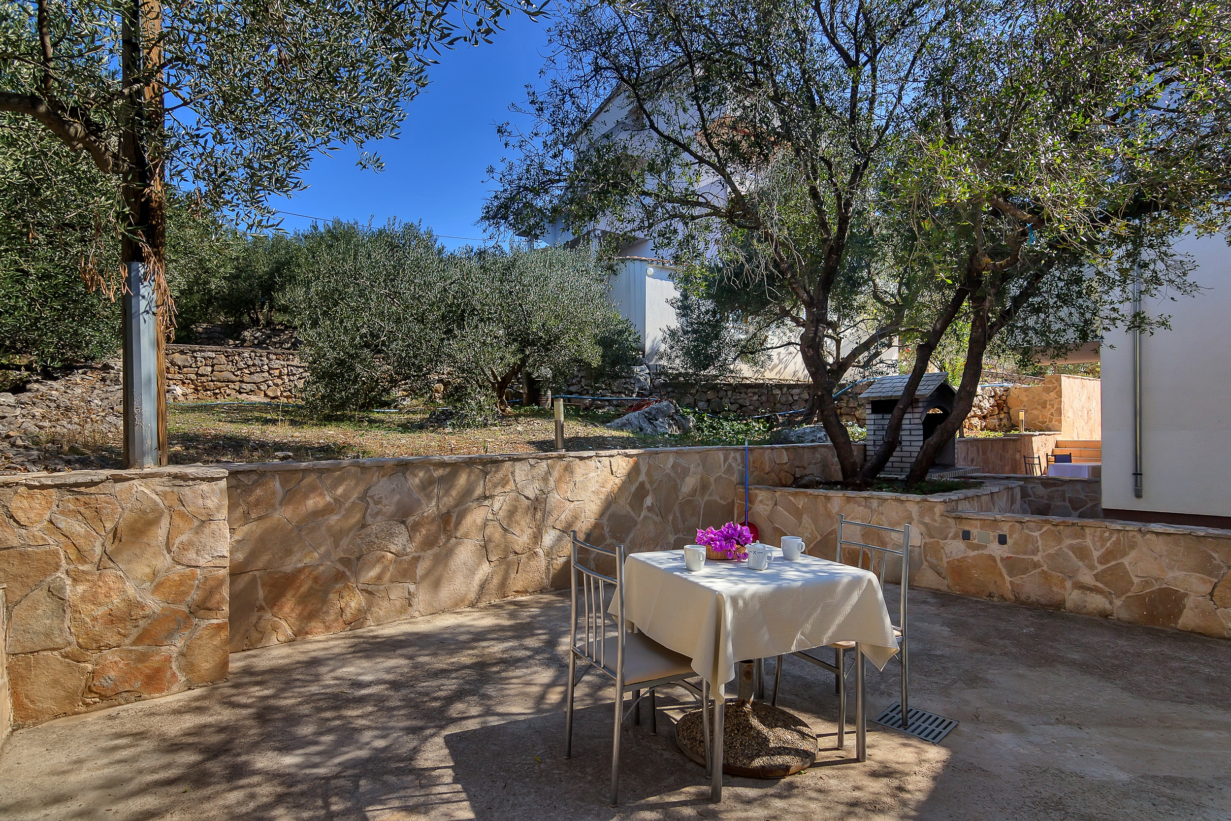 One bedroom apartment near beach Cove Pokrivenik, Hvar  A-b