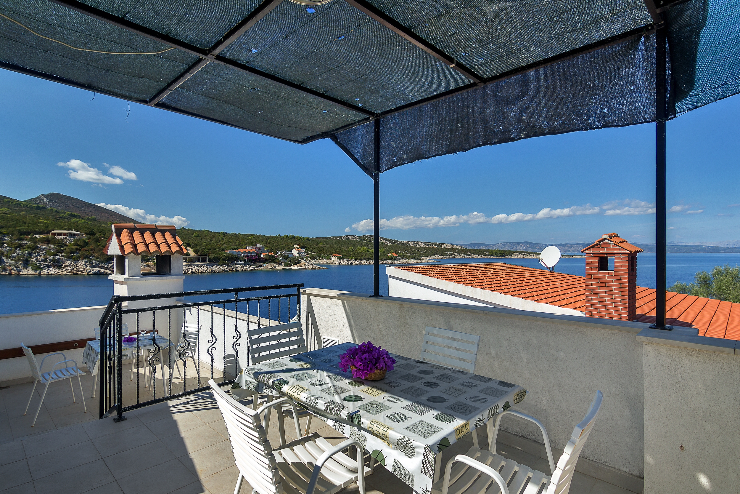 Two bedroom apartment near beach Cove Pokrivenik, Hvar  A-c
