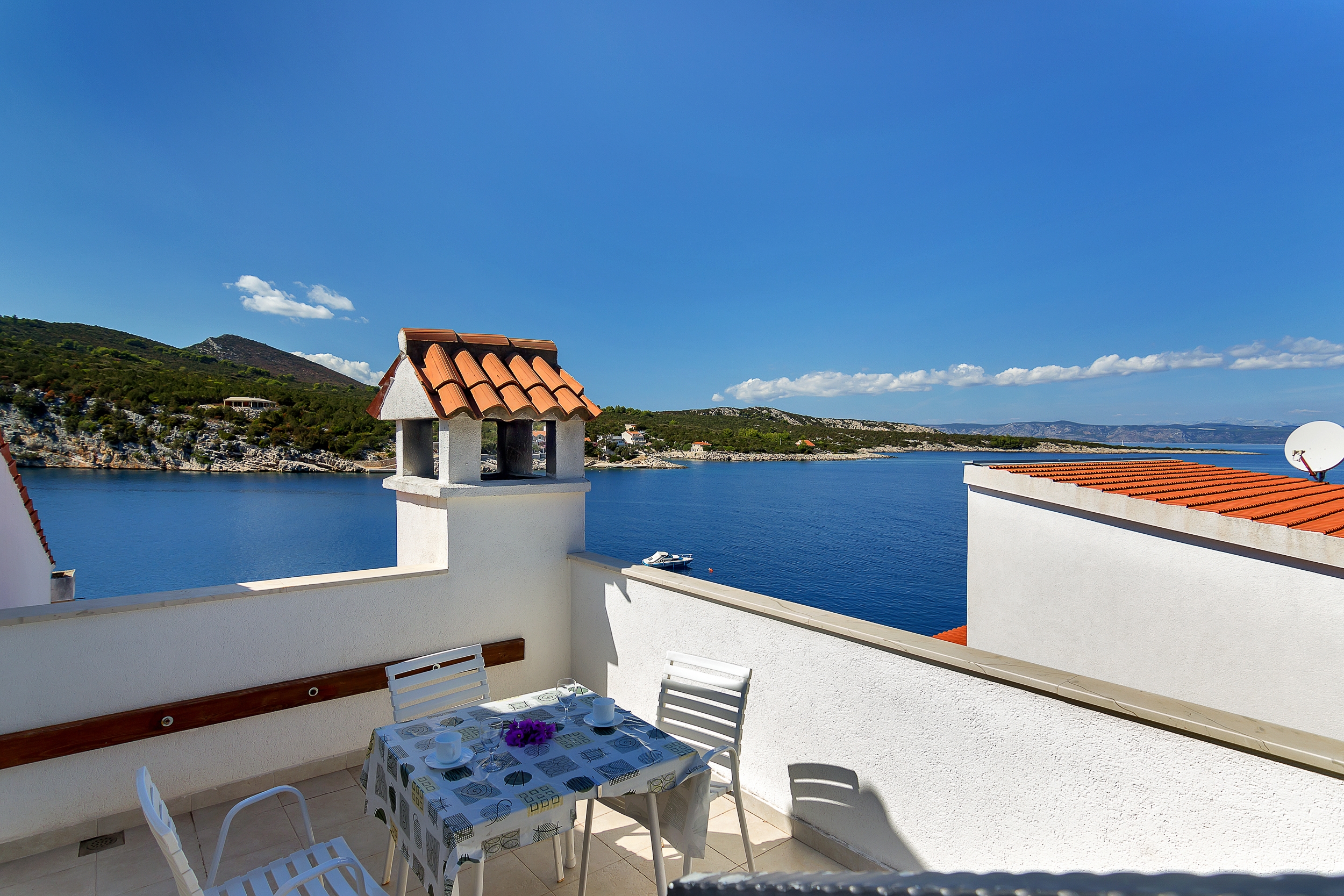 Two bedroom apartment near beach Cove Pokrivenik, Hvar (A-5231-c) Two bedroom apartment near beach Cove Pokrivenik, Hvar (A-5231-c)