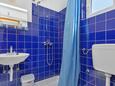 Koupelna Pokrivenik, Koupelna v ubytování typu studio-apartment, domácí mazlíčci povoleni a WiFi.