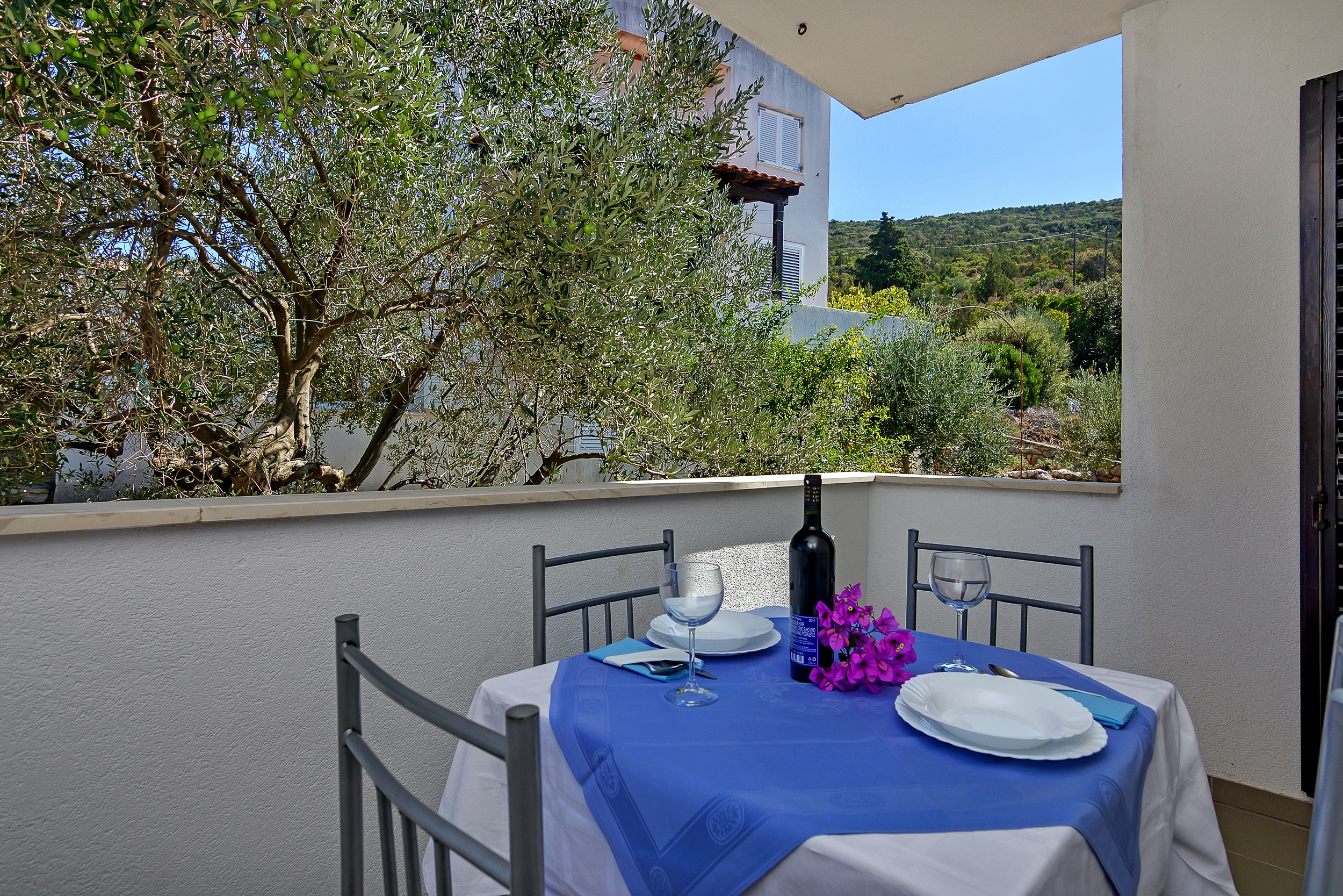 Studio flat near beach Cove Pokrivenik, Hvar (AS-5231-c)