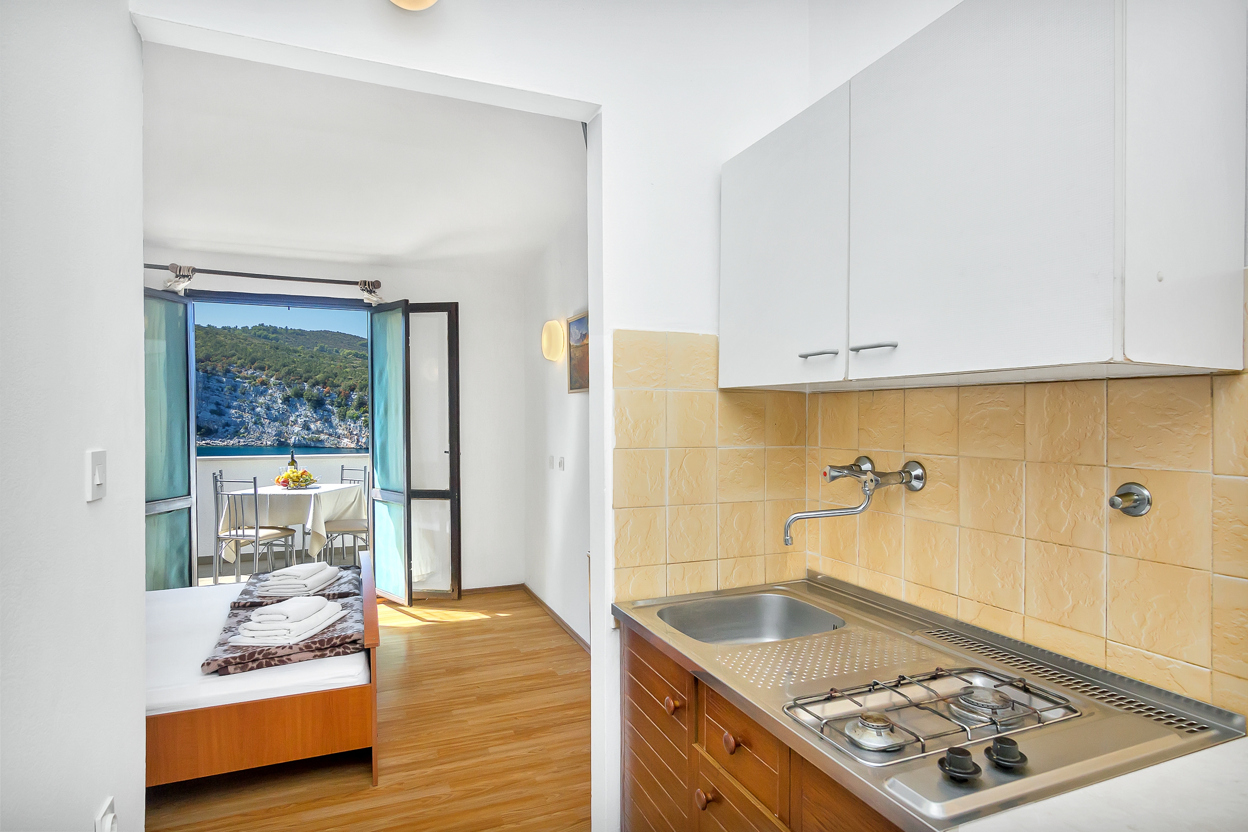 Studio flat near beach Cove Pokrivenik, Hvar (AS-5231-d)