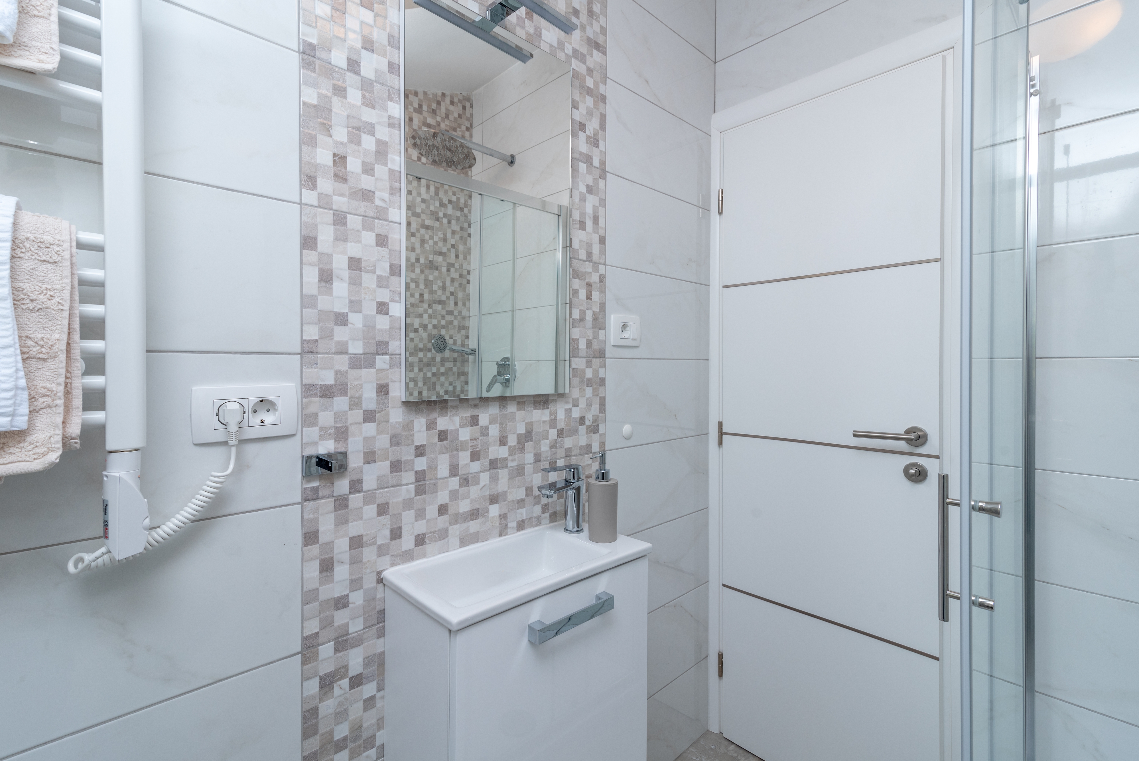 Three bedroom apartment near beach Rastići, Čiovo  A-a