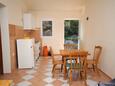 Stomorska, Salle à manger dans l’hébergement en type apartment, animaux acceptés.