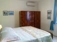 Milna, Dormitorio in the apartment, air condition available y WiFi.