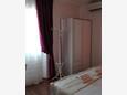 Milna, Bedroom in the apartment, air condition available and WiFi.