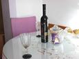 Dining room Omiš, Dining room in the studio-apartment, WiFi.