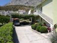 Parking lot Omiš, Omiš, Parking lot 5246 - Apartments with sandy beach.