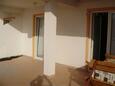 Терраса Metajna, Терраса в размещении типа apartment, с видом на море, Домашние животные допускаются и WiFi.