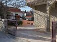 Parking lot Bušinci, Čiovo, Parking lot 5256 - Apartments near sea with pebble beach.