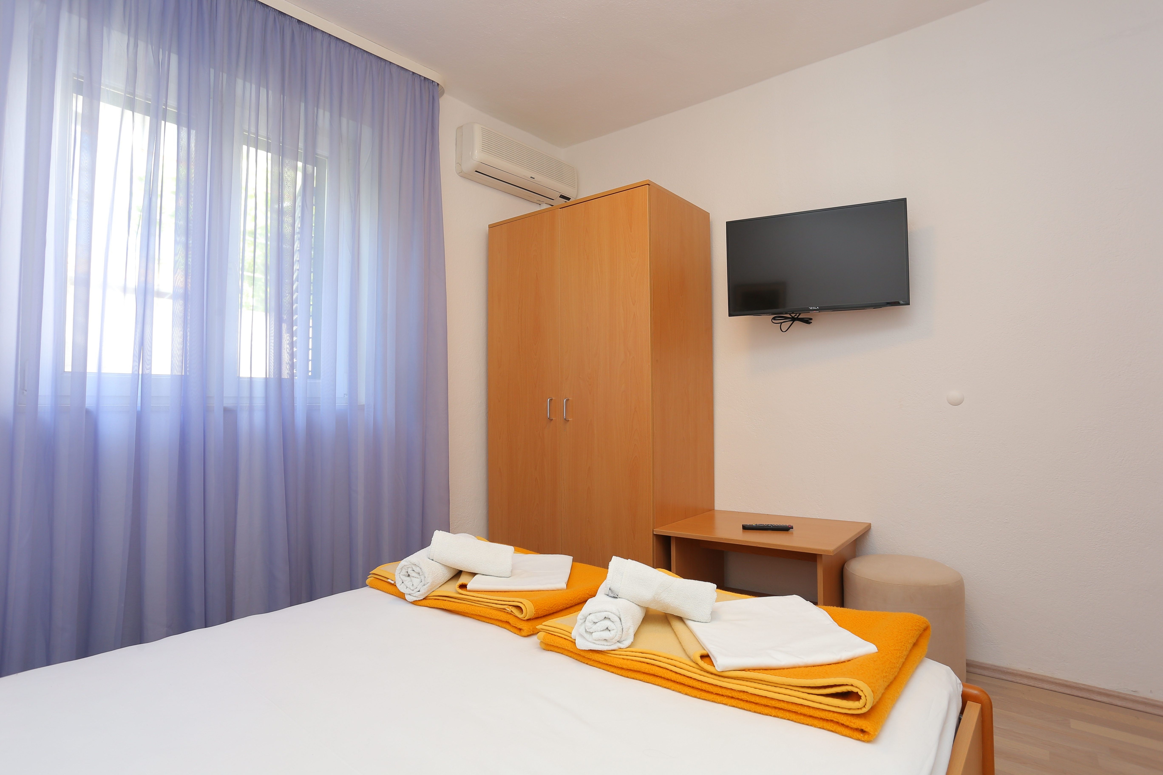 Room with air-conditioning Tučepi, Makarska (S-5263-e)