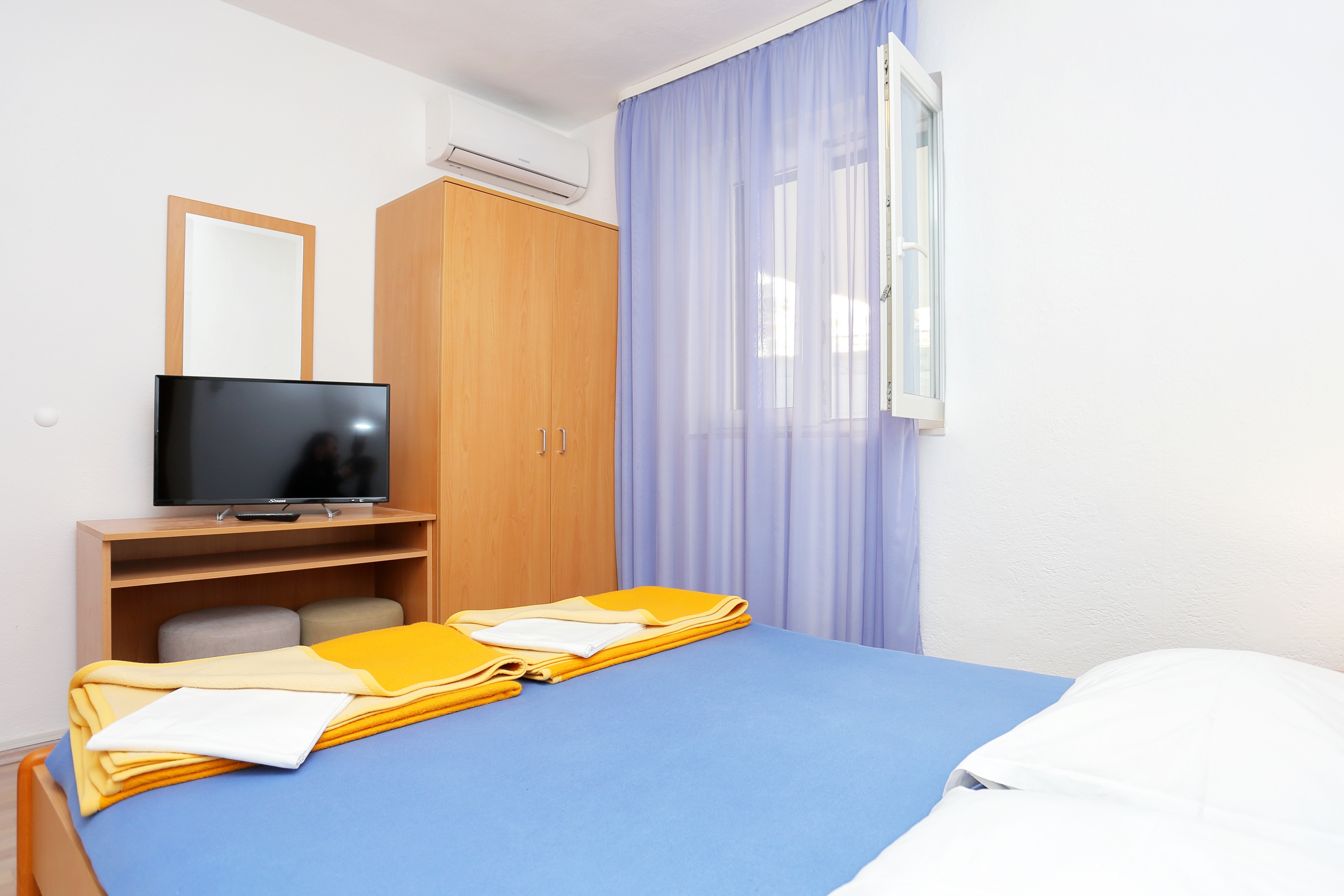Room with air-conditioning Tučepi, Makarska (S-5263-g)