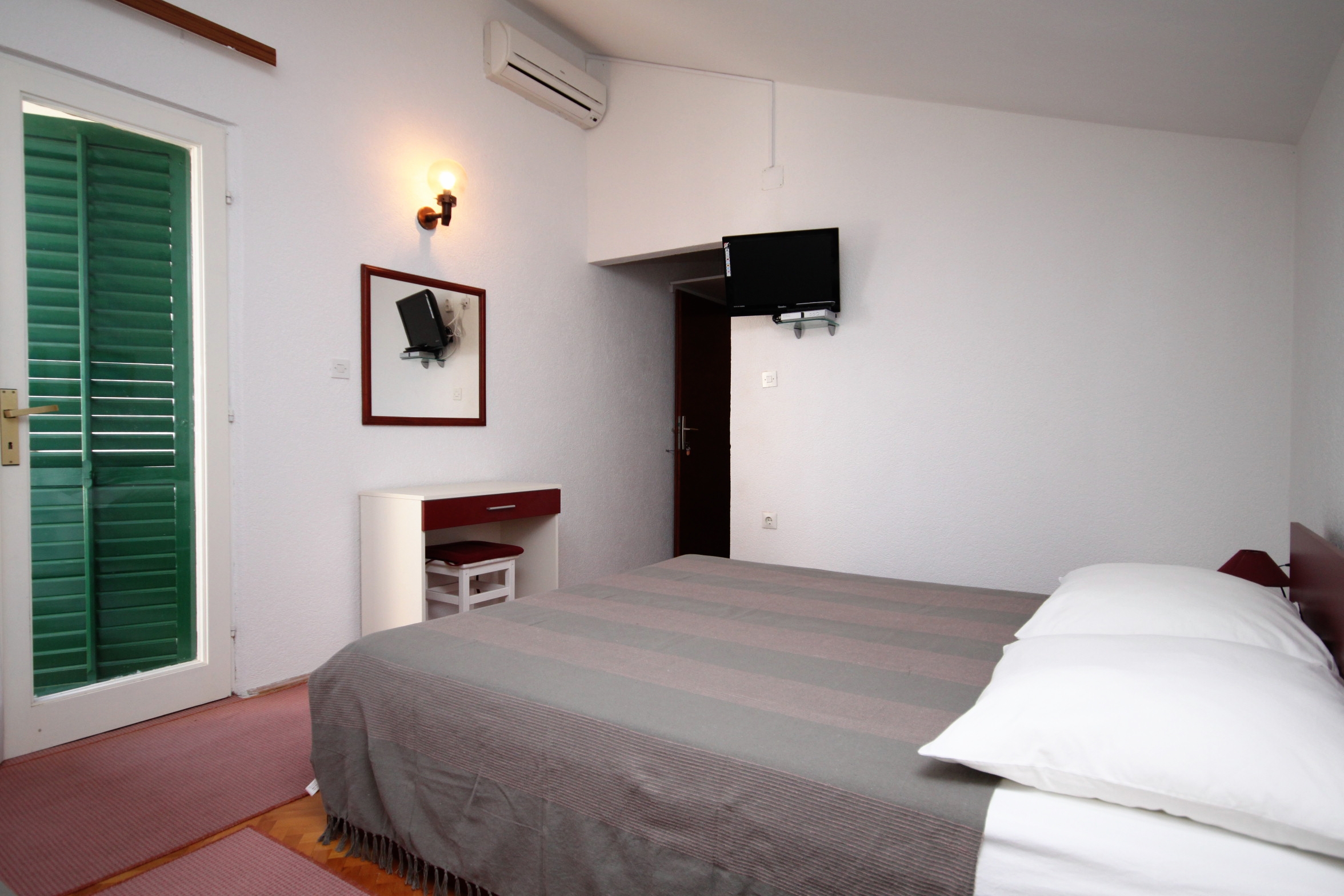 Two bedroom apartment with terrace and sea view Igrane, Makarska (A-5266-a)