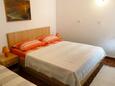 Slaapkamer Igrane, Slaapkamer in the apartment, air condition available, (pet friendly) en WiFi.