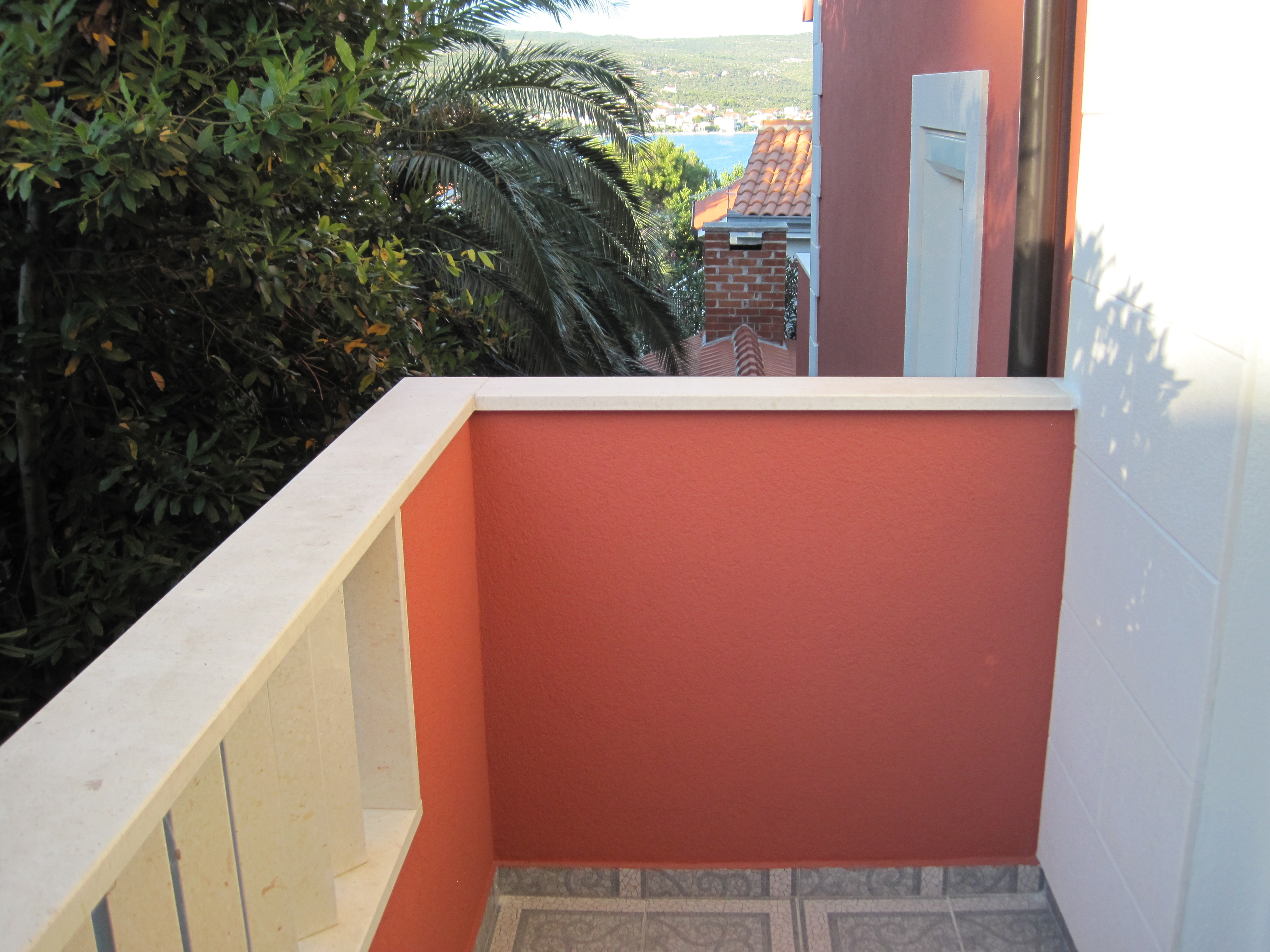 Two bedroom apartment with balcony and sea view Rogoznica  A-b