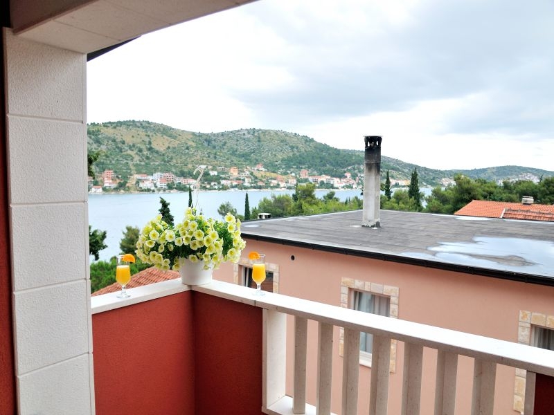 Two bedroom apartment with terrace and sea view Rogoznica  A-c