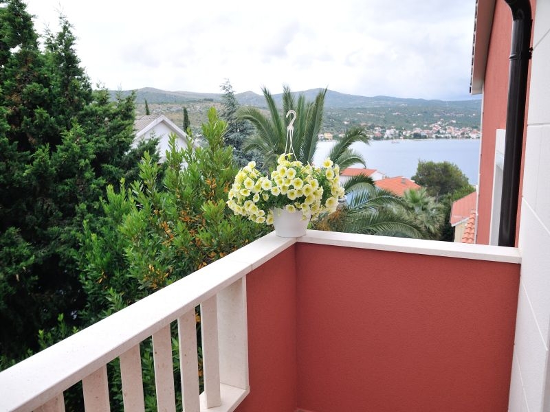 Two bedroom apartment with terrace and sea view Rogoznica  A-d