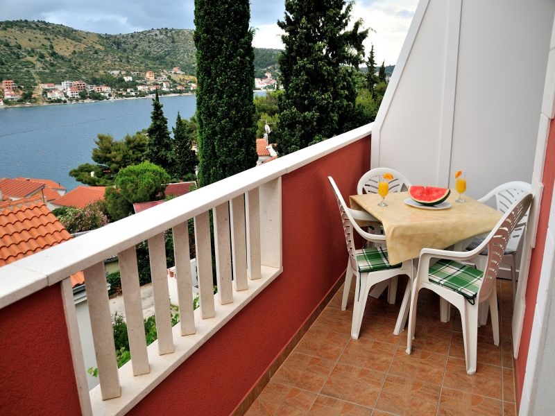 Two bedroom apartment with terrace and sea view Rogoznica (A-5269-d)