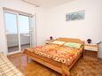 Ložnice 1 Metajna, Ložnice 1 v ubytování typu apartment, domácí mazlíčci povoleni a WiFi.