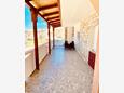 Terrace Metajna, Terrace in the apartment, with a sea view, (pet friendly) and WiFi.