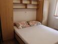 Спальня 2 Metajna, Спальня 2 в размещении типа apartment, Домашние животные допускаются и WiFi.