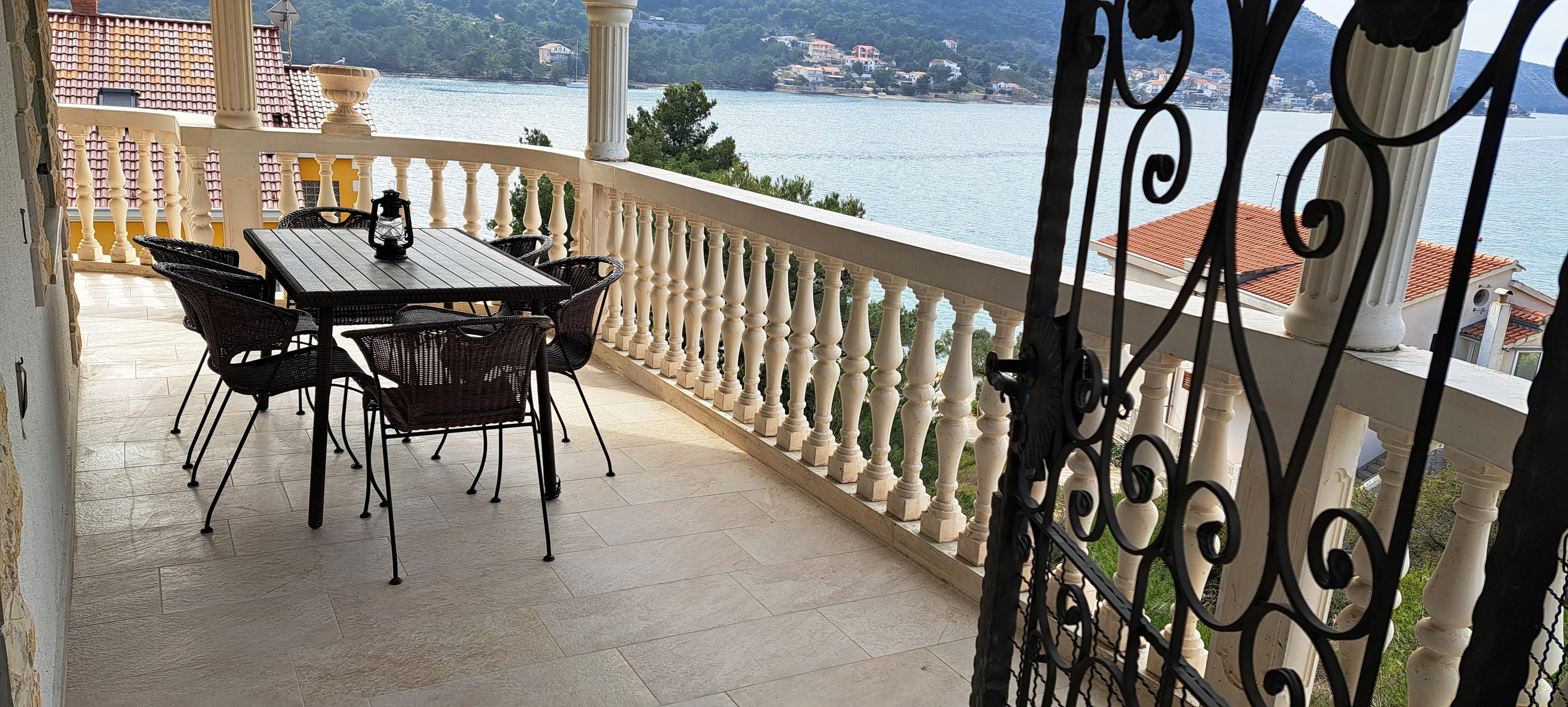 Three bedroom apartment near beach Grebaštica, Šibenik  A-d