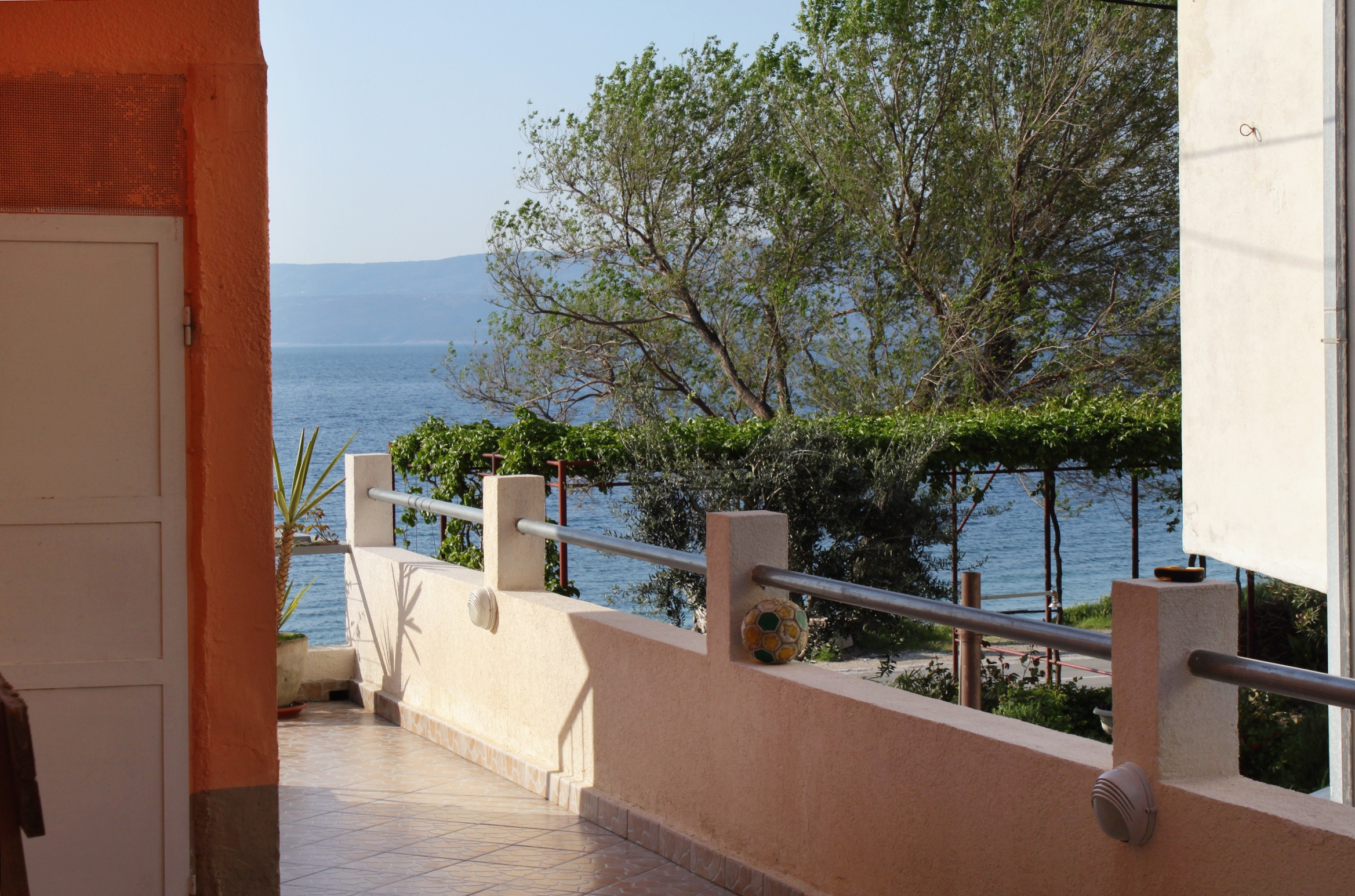 One bedroom apartment near beach Duće, Omiš (A-5275-b) One bedroom apartment near beach Duće, Omiš (A-5275-b)