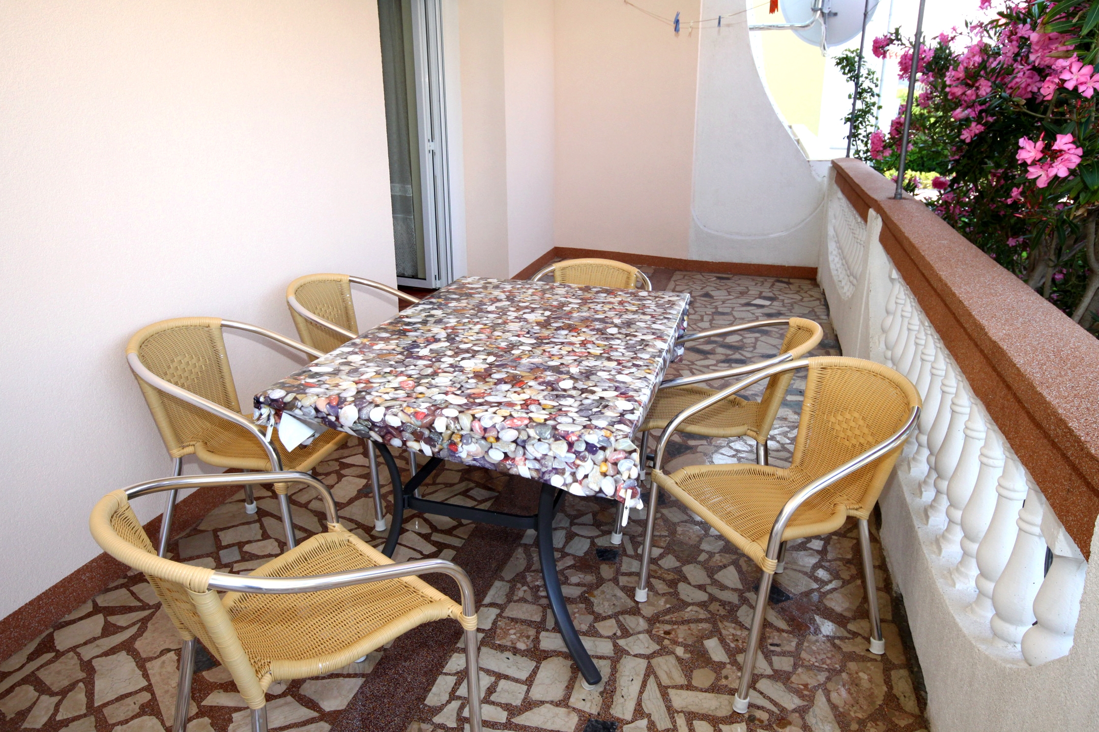 Three bedroom apartment near beach Pag  A-b