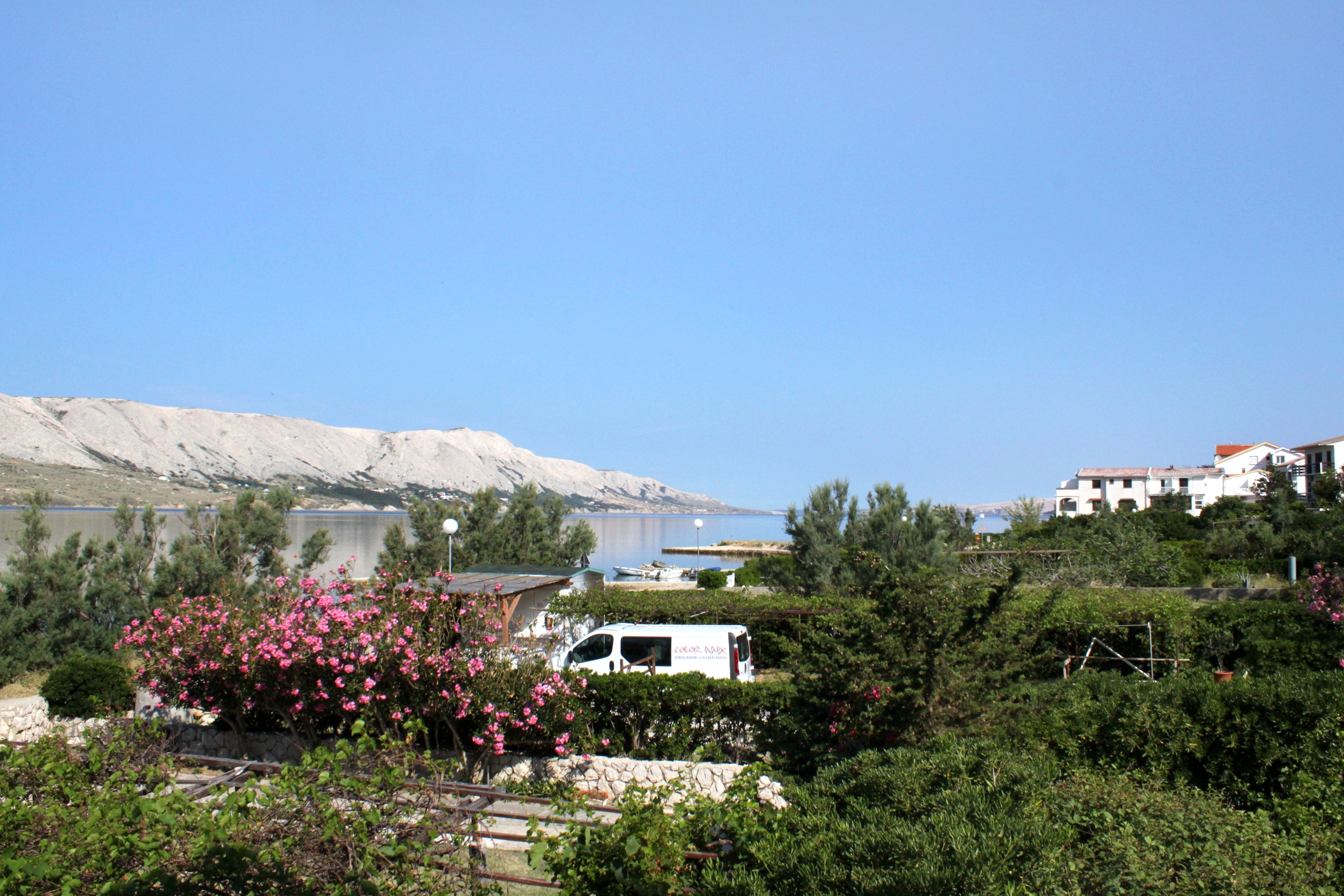 Three bedroom apartment near beach Pag  A-b