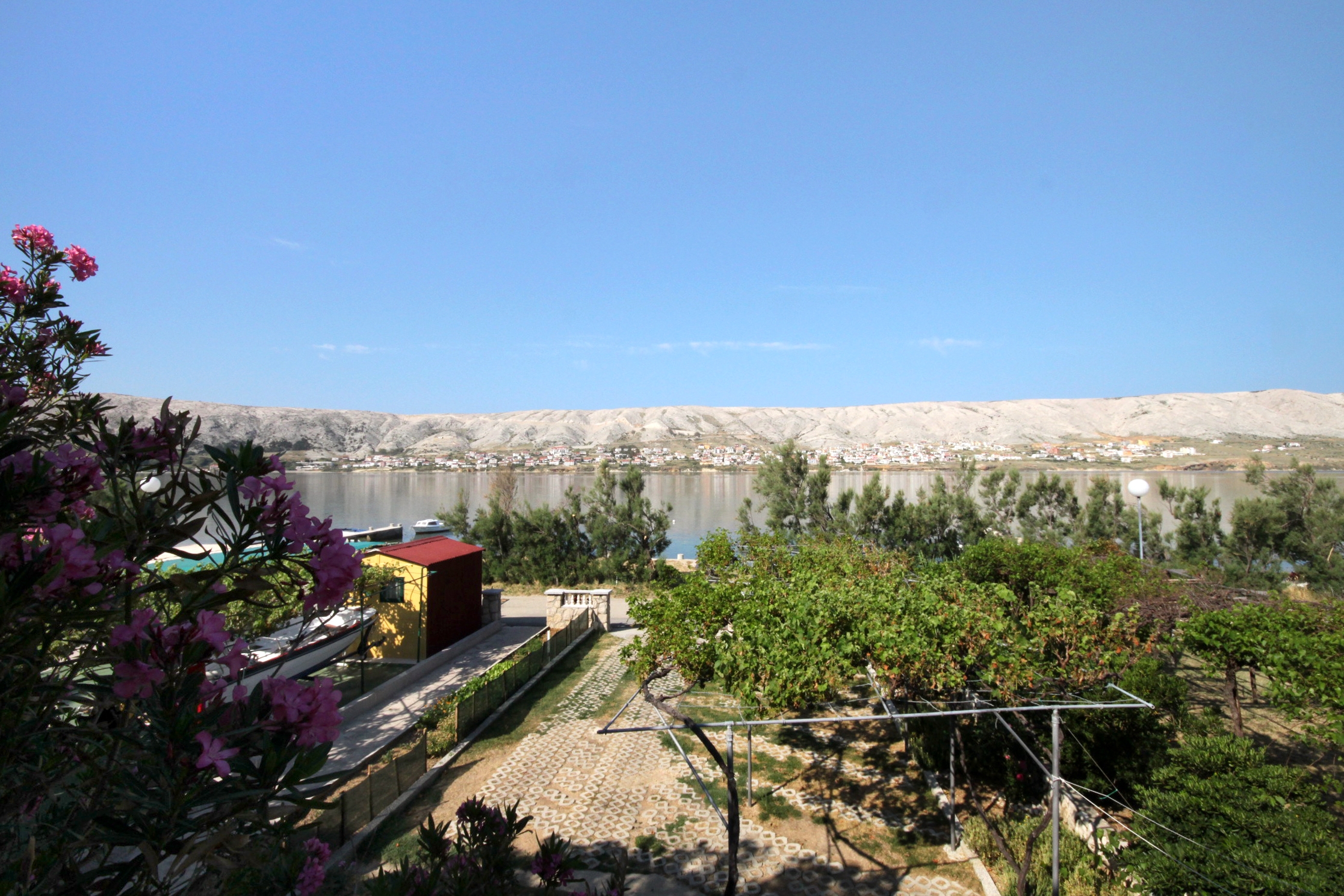 Three bedroom apartment near beach Pag  A-b