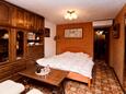 Malinska, Sala de estar in the apartment, air condition available, (pet friendly) y WiFi.