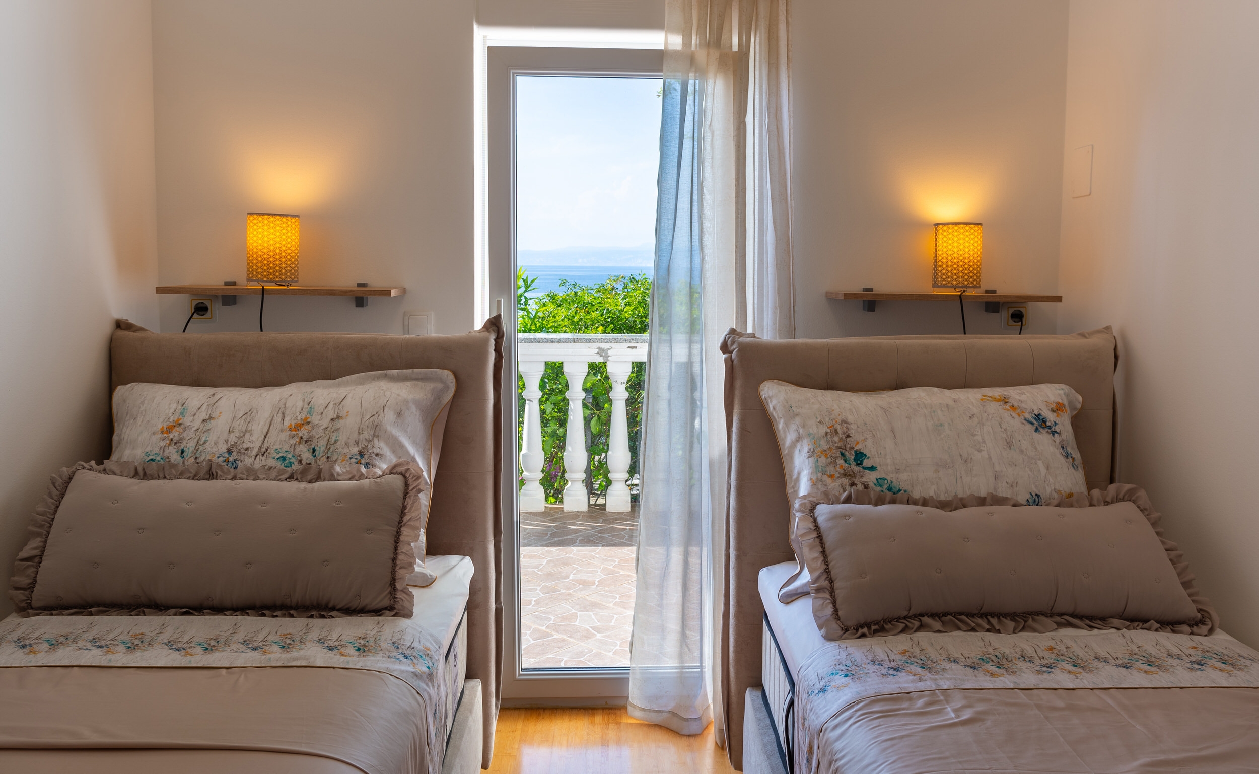 Two bedroom apartment with terrace and sea view Njivice, Krk  A-b