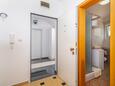 Njivice, Коридор в размещении типа apartment, WiFi.