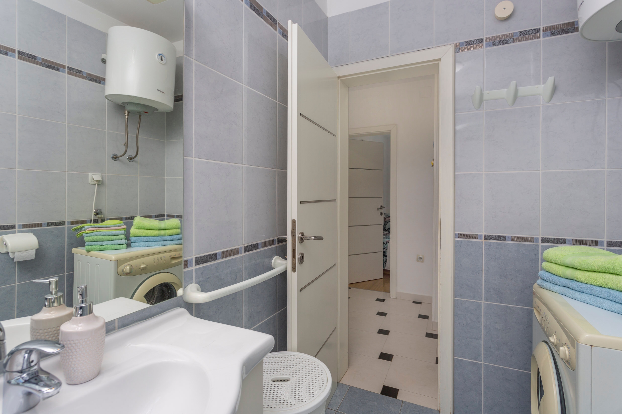 Two bedroom apartment with terrace and sea view Njivice, Krk  A-a