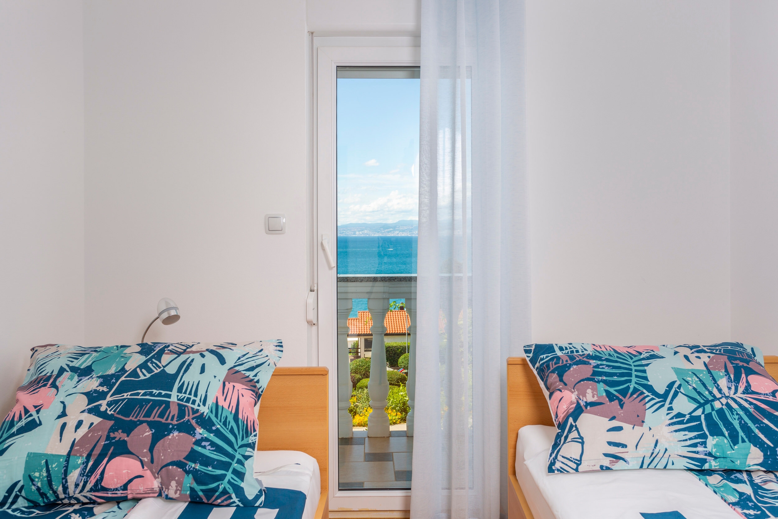 Two bedroom apartment with terrace and sea view Njivice, Krk  A-a