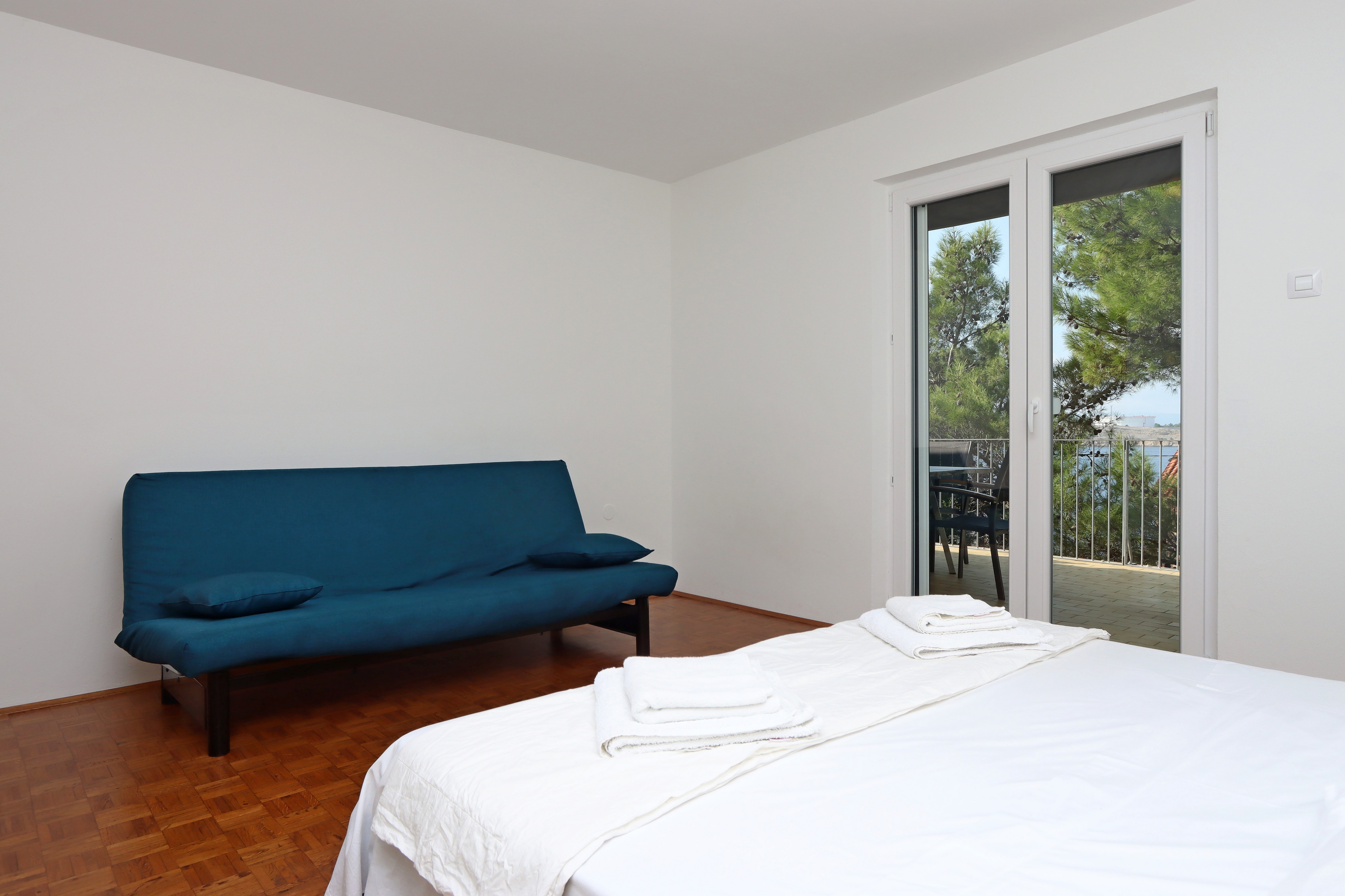 Three bedroom apartment with terrace Omišalj, Krk  A-a