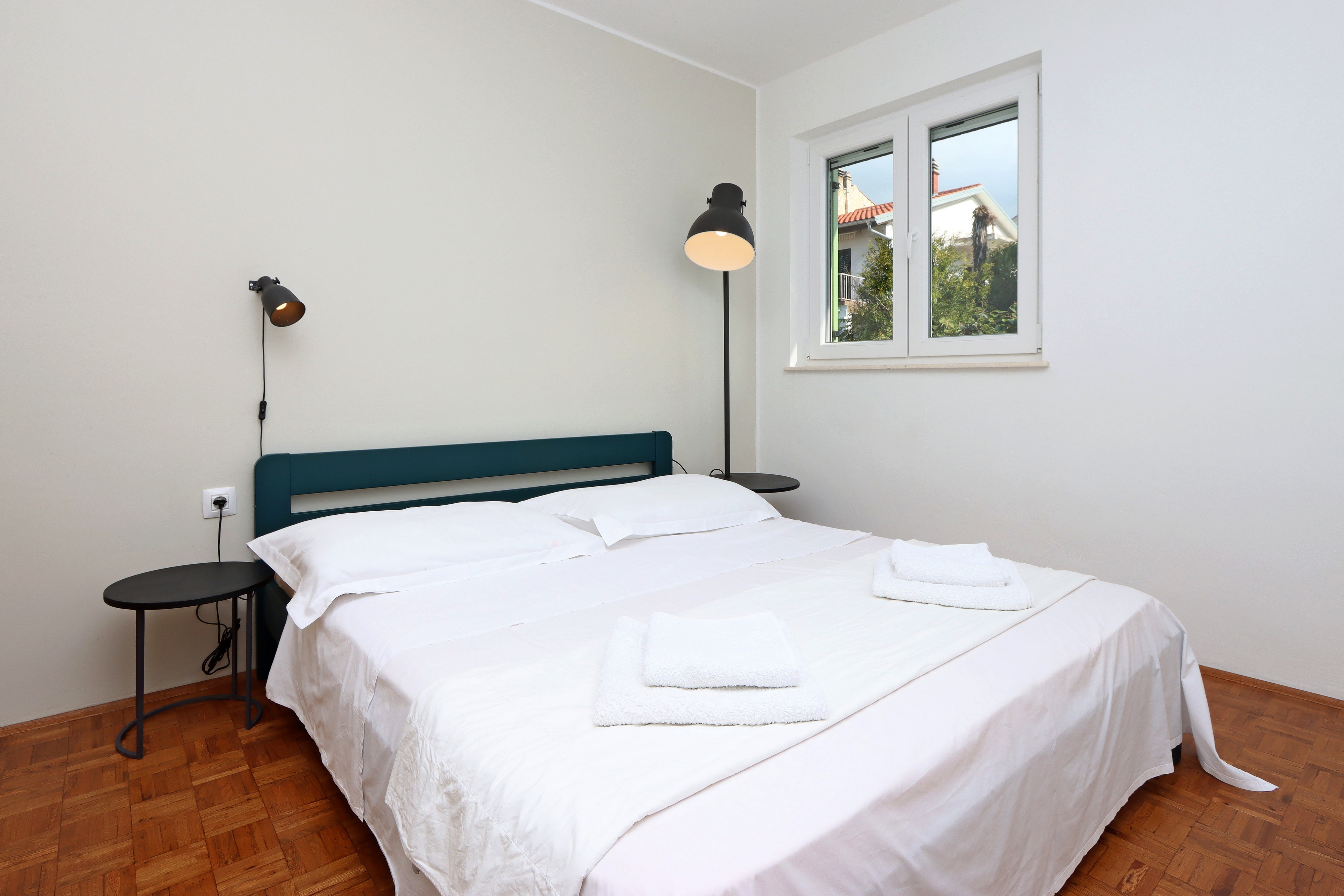 Three bedroom apartment with terrace Omišalj, Krk  A-a
