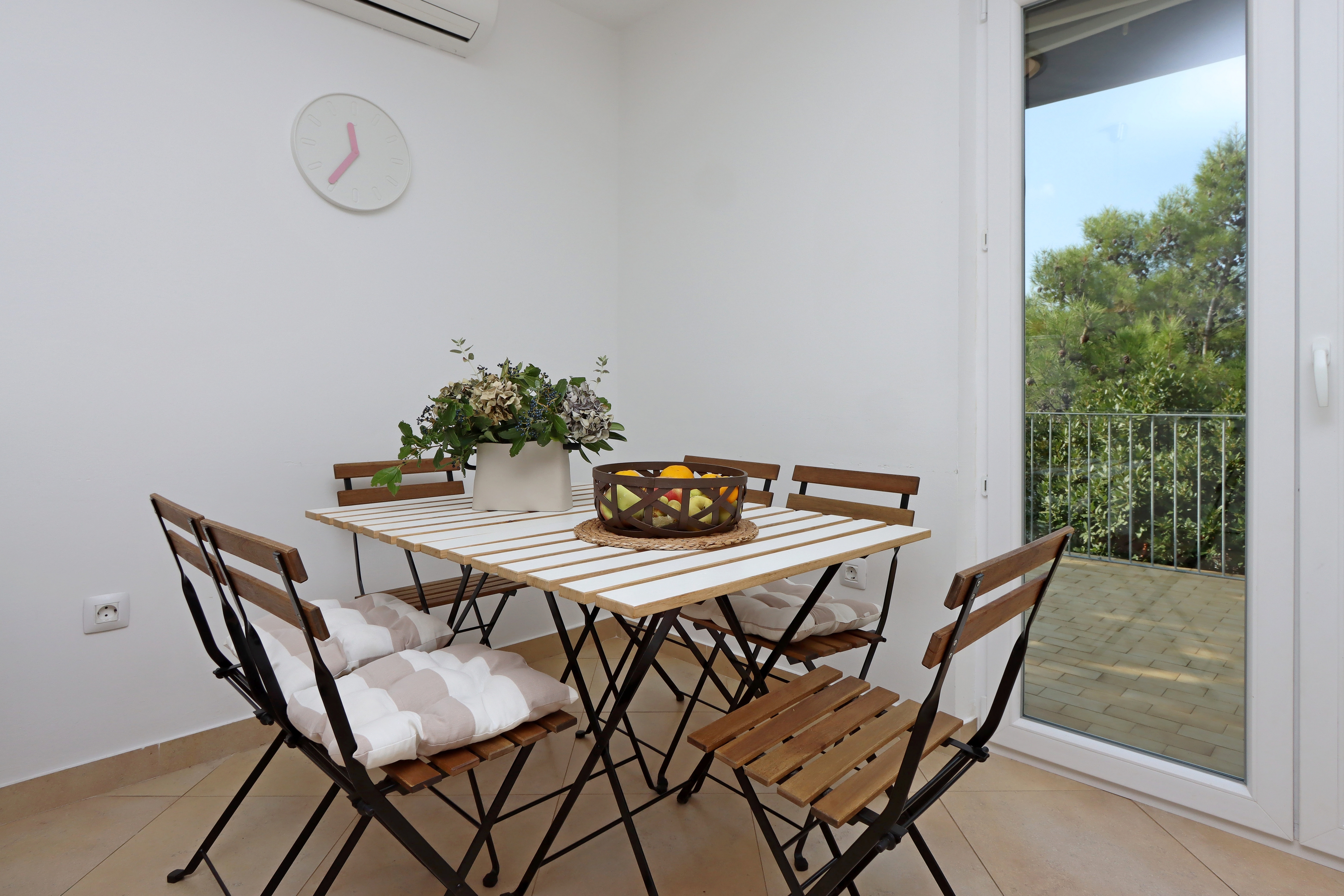 Three bedroom apartment with terrace Omišalj, Krk  A-a
