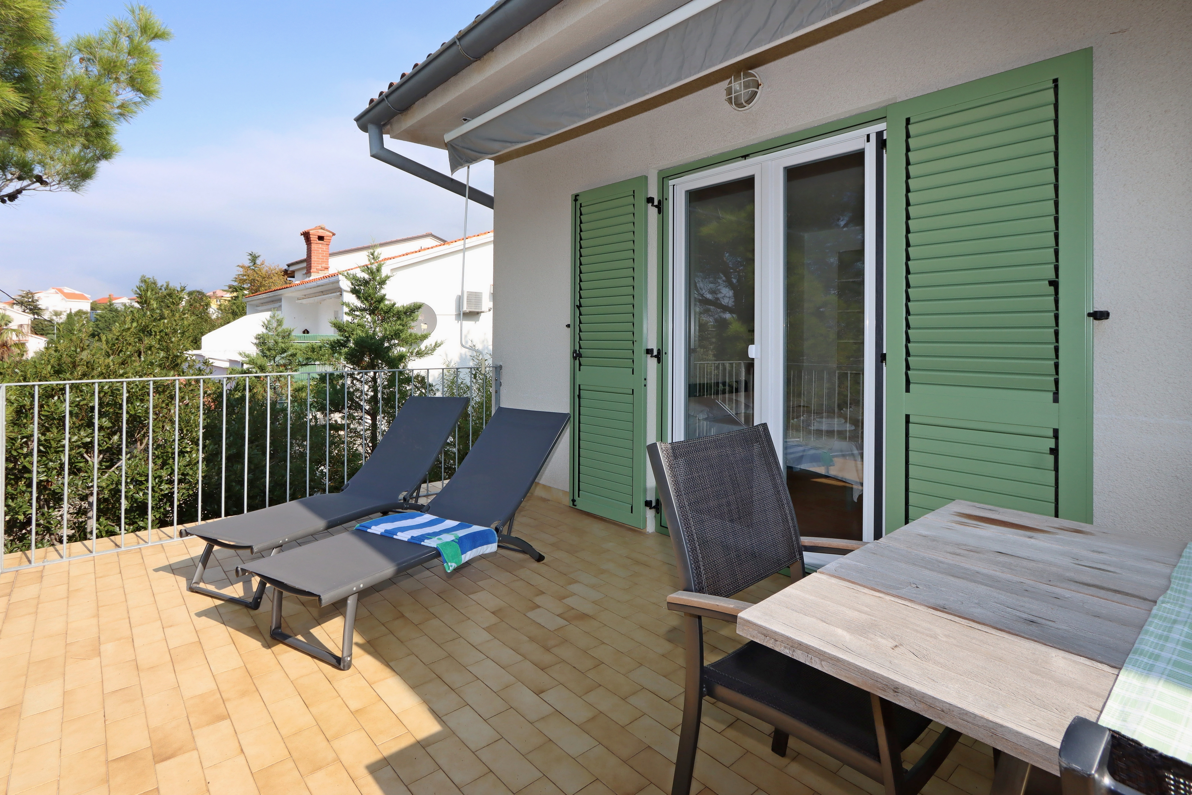 Three bedroom apartment with terrace Omišalj, Krk  A-a