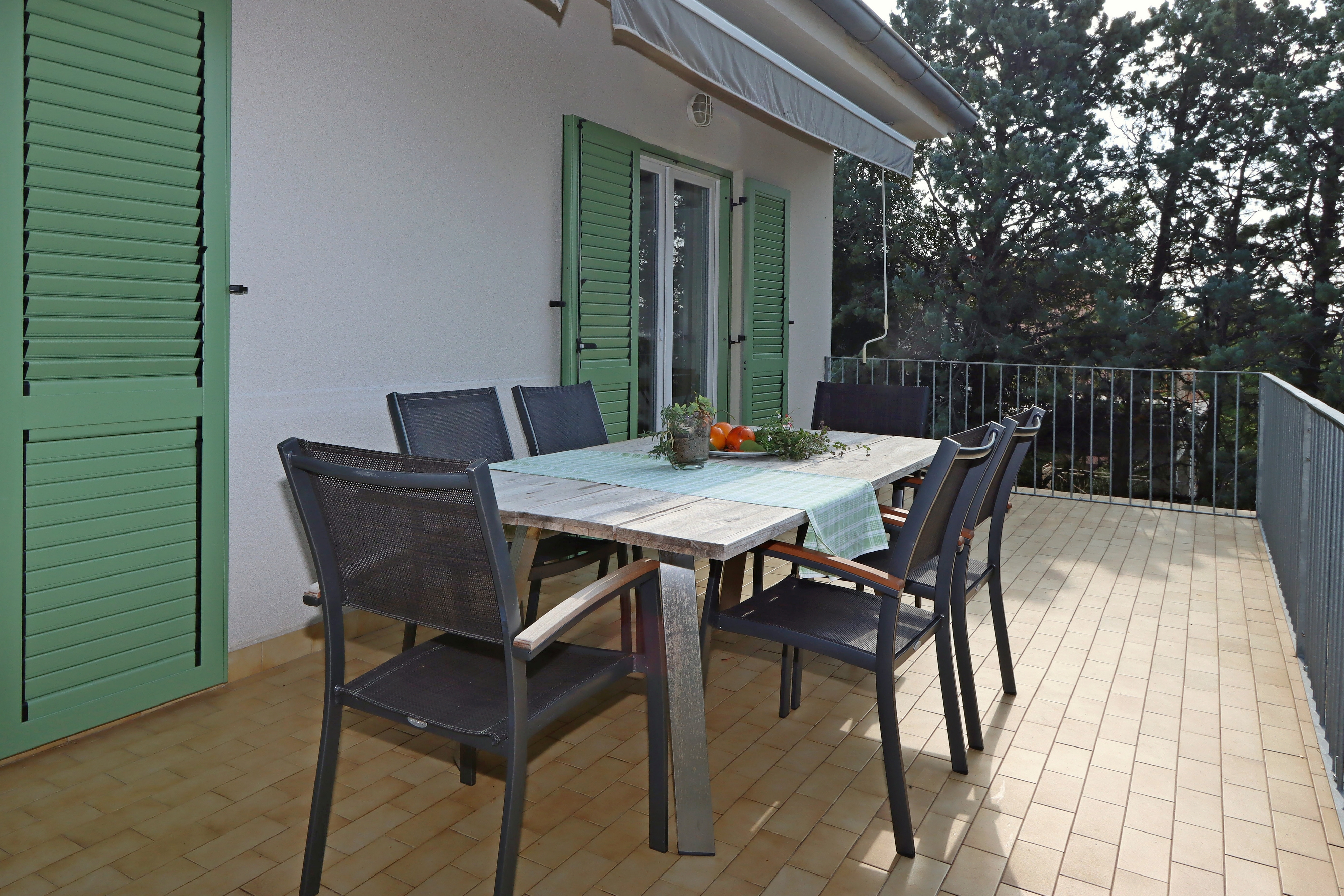 Three bedroom apartment with terrace Omišalj, Krk  A-a