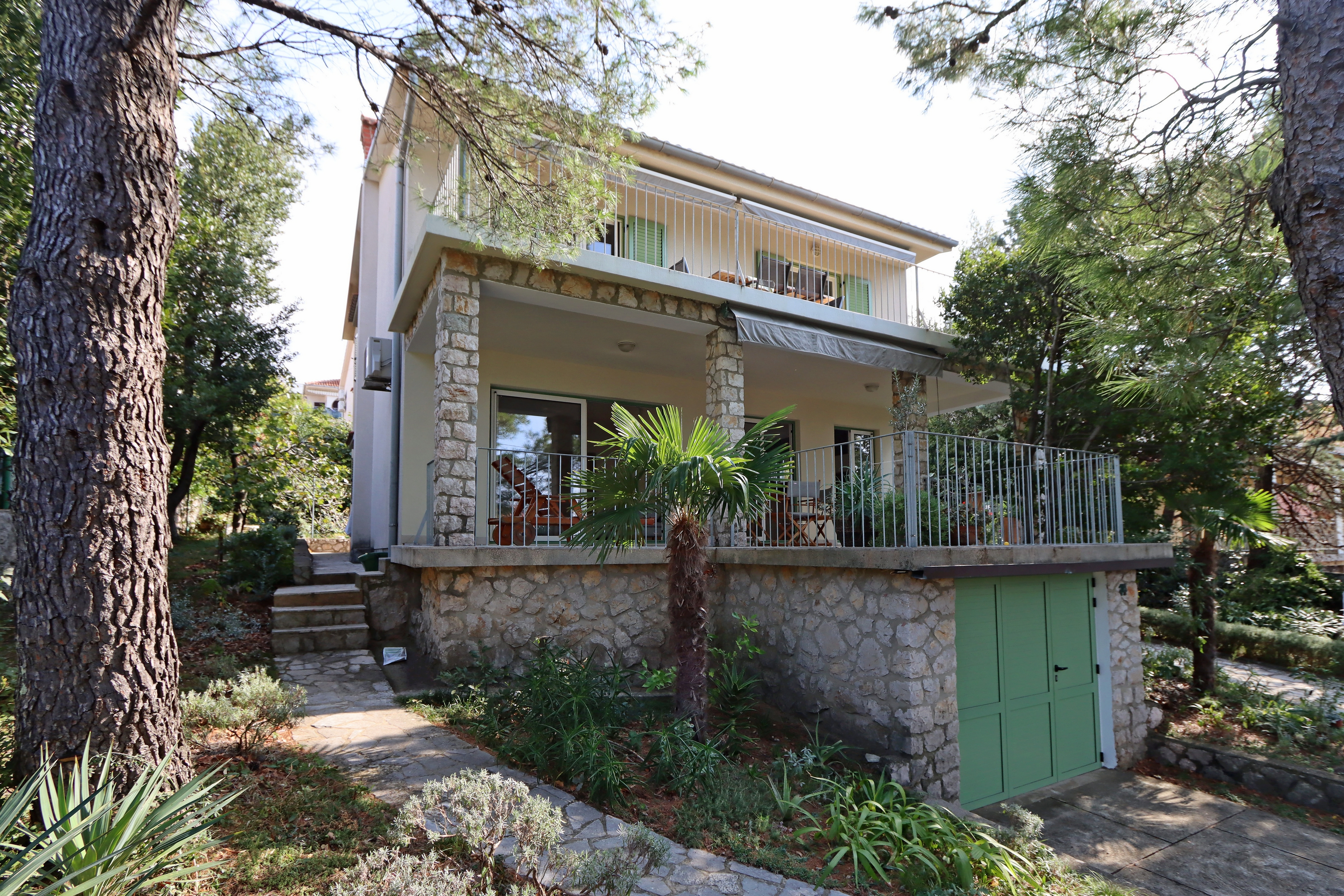 Three bedroom apartment with terrace Omišalj, Krk  A-a