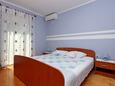 Ložnice Vrbnik, Ložnice v ubytování typu room, s klimatizací a WiFi.