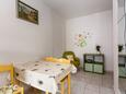 Dining room Vrbnik, Dining room in the apartment, dopusteni kucni ljubimci i WIFI.