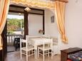 Jídelna Vrbnik, Jídelna v ubytování typu apartment, domácí mazlíčci povoleni a WiFi.
