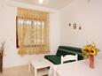 Vrbnik, Sala de estar in the apartment, (pet friendly) y WiFi.