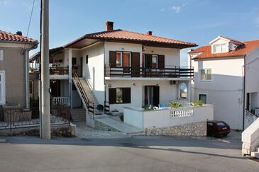 Objekt Vrbnik, Krk, Objekt 5301 - Apartmaji in sobe s prodnato plažo.