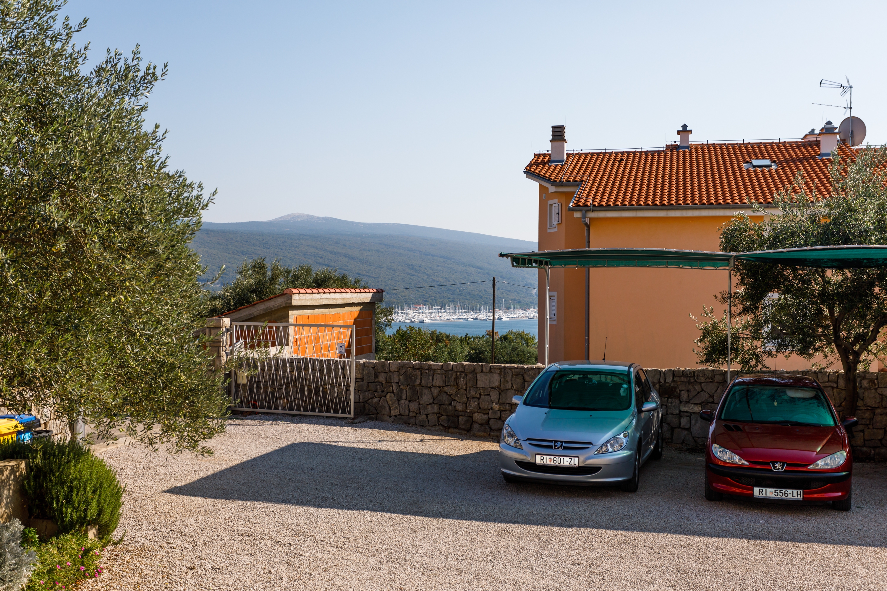 One bedroom apartment with terrace and sea view Kornić, Krk  A-a