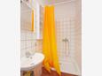Bathroom Njivice, Bathroom in the apartment, (pet friendly).