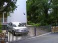 Parkoviště Njivice, Krk, Parkoviště 5309 - Ubytování s oblázkovou pláží.